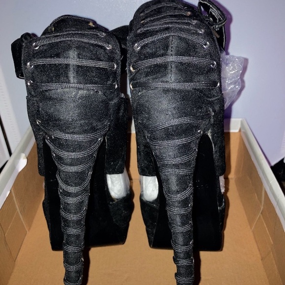 Colin Stuart Suede Stiletto - Picture 4 of 5